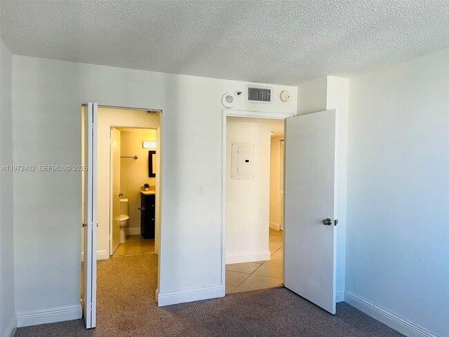 Building Photo - 770 Claughton Island Dr