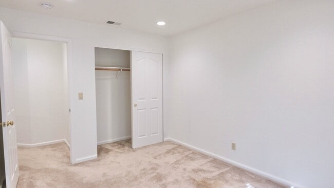 Building Photo - 4378 Conejo Dr