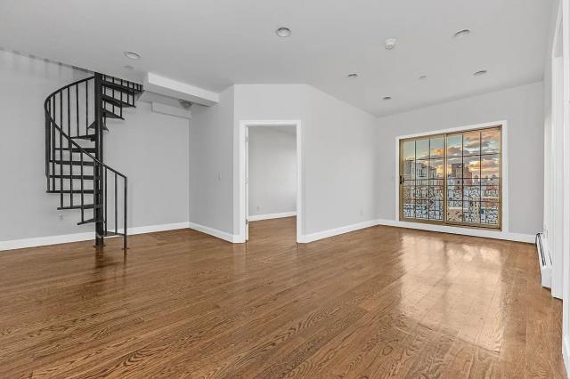 Building Photo - 3 bedroom in ASTORIA NY 11103