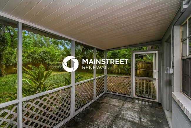 Building Photo - 3 Bedroom Pet-Friendly Home in Jacksonville, FL with Main Street Renewal