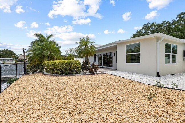 Building Photo - 5541 Bayou Grande Blvd NE