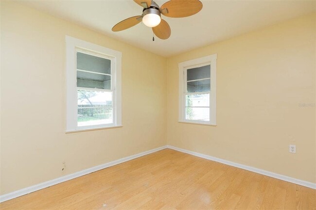 Building Photo - 1809 E Henry Ave