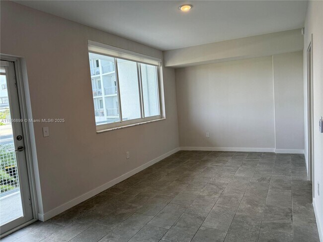 Building Photo - 2500 SW 22nd Terrace