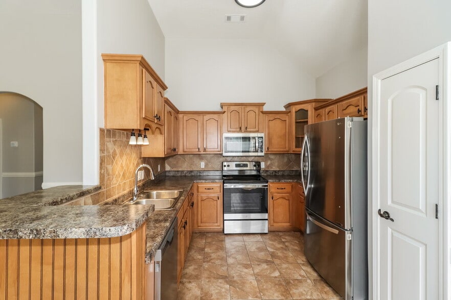 Building Photo - 300 Garden Springs Dr