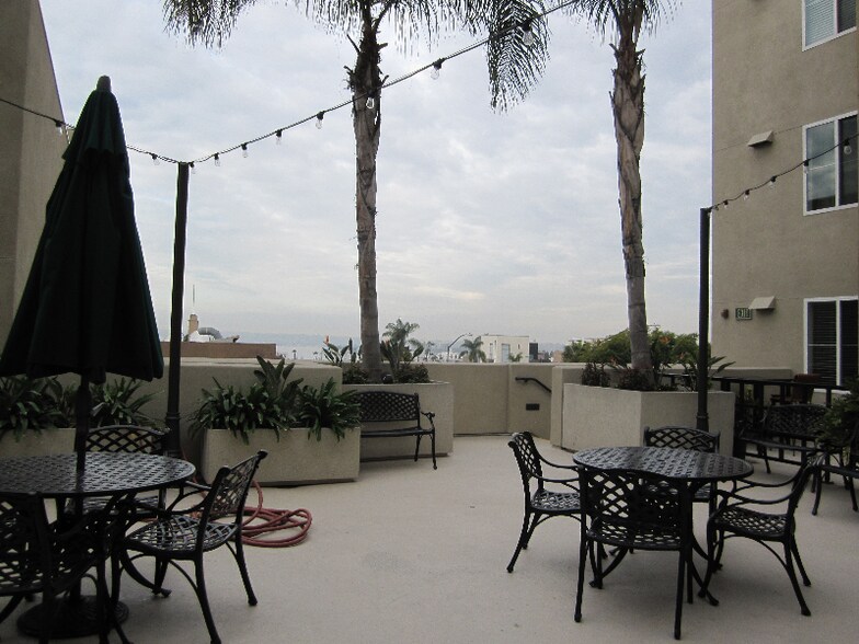 Building Photo - 1970 Columbia St