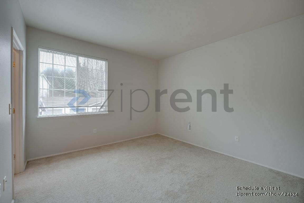 Building Photo - 25235 SE Klahanie Blvd