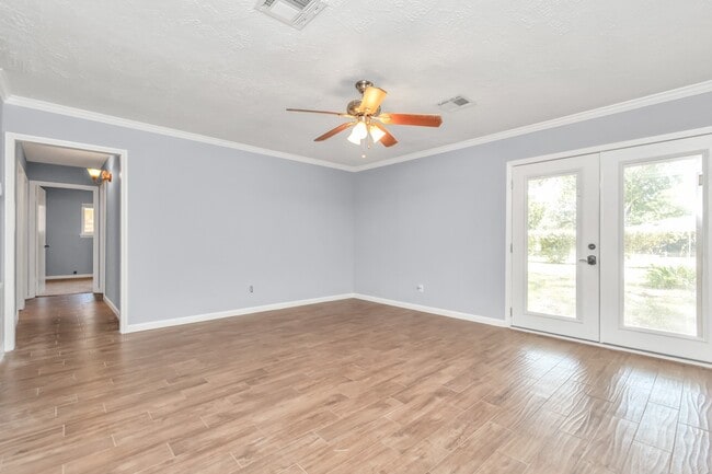 Building Photo - 13627 Greenridge Dr