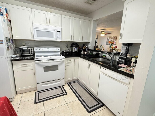 Building Photo - 4764 NW 114th Ave