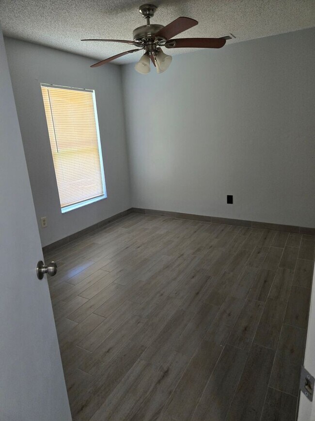 Building Photo - 9560 Brackin St