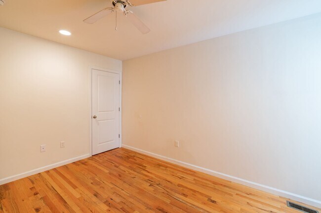 Building Photo - 330 N Preston St