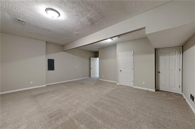 Building Photo - 37 Christopher Dr