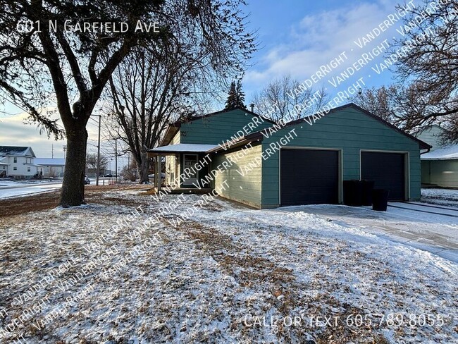 Building Photo - 601 N Garfield Ave