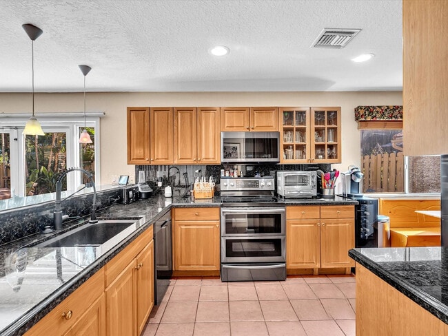 Building Photo - 1449 Banyan Cir