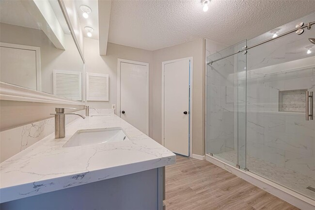 Building Photo - 6822 Stonewater