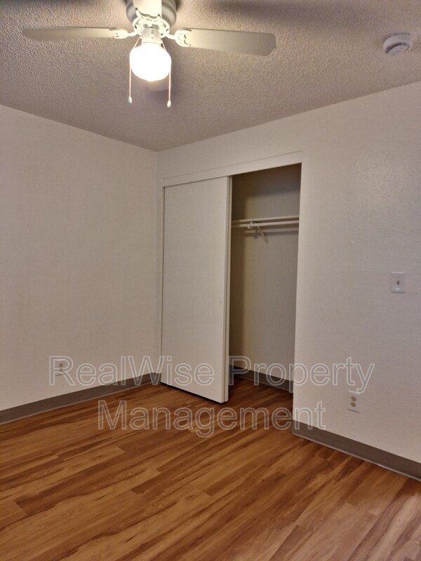 Building Photo - 302 Edwards St