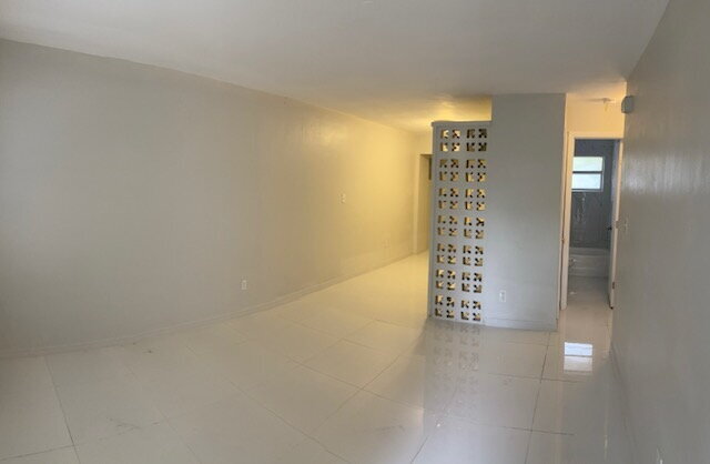 Building Photo - 2 Bedroom in Fort Lauderdale