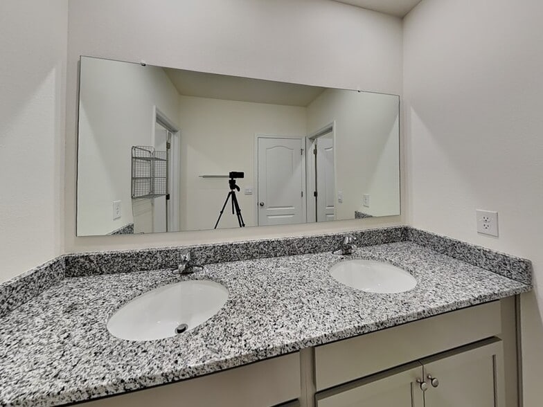 Building Photo - 1246 Lido Dr