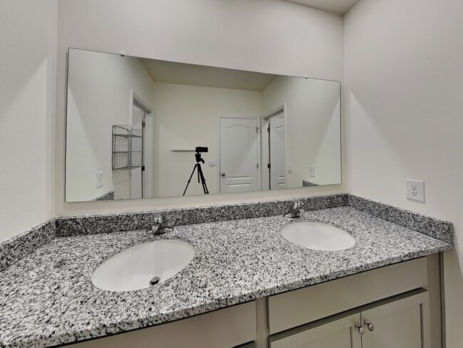 Building Photo - 1246 Lido Dr