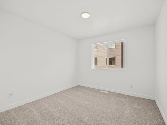 Building Photo - Beautiful 3-bedroom, 2.5-bath townhome