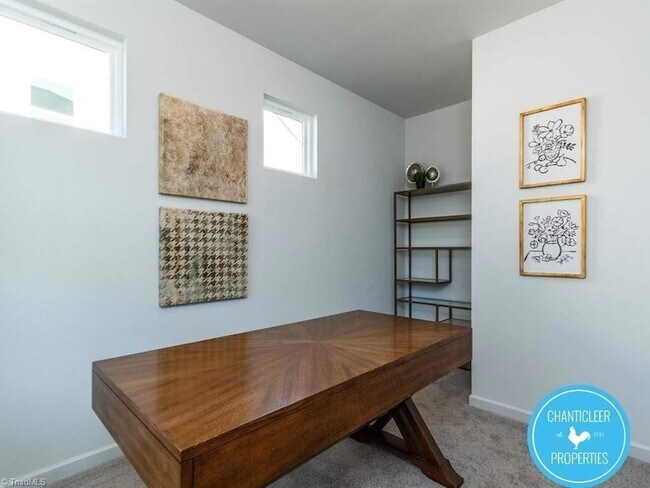 Building Photo - 1313 Achonechy Trl