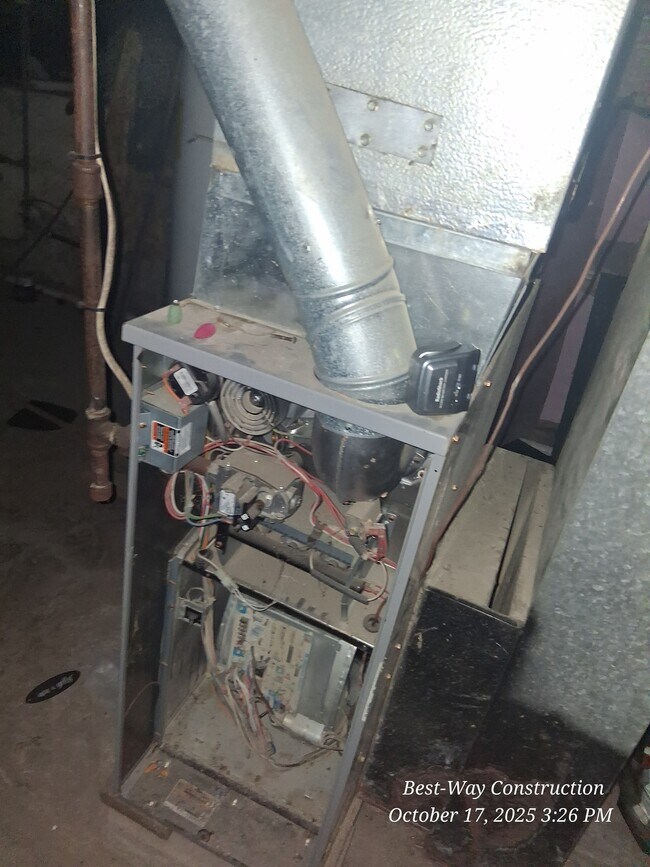 Building Photo - 2057 N Charles St