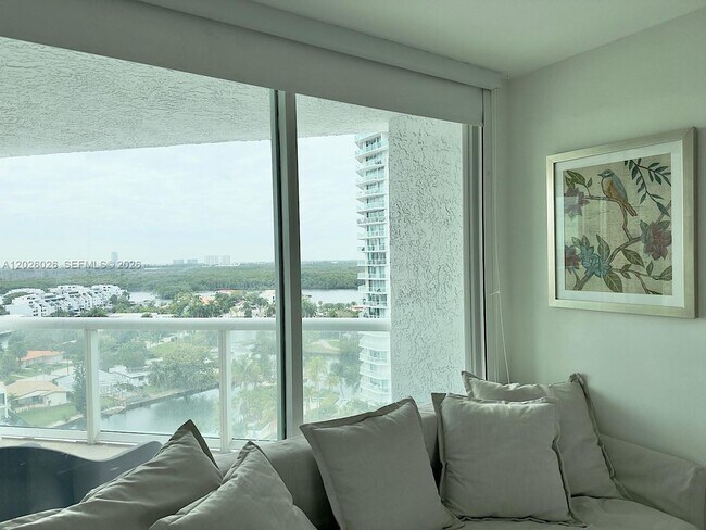 Building Photo - 16400 Collins Ave