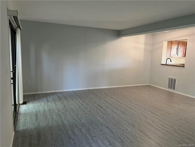 Building Photo - 161 Treetop Cir