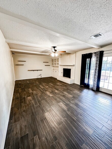 Building Photo - 1118 NW Becontree Dr