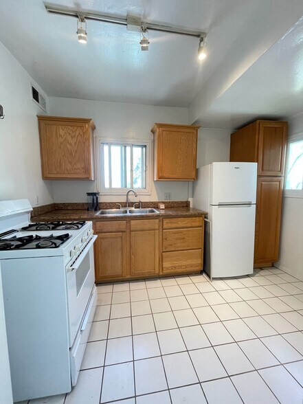 Building Photo - 843 Huntley Dr