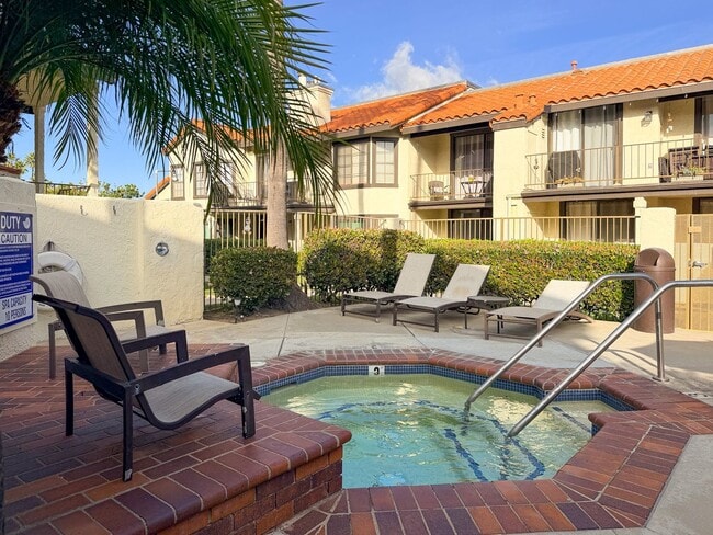 Building Photo - 2262 Martinique Ln