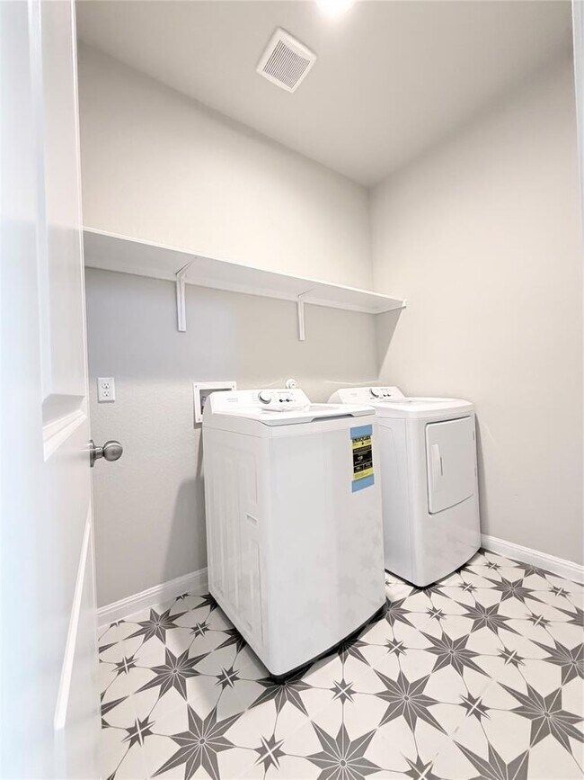 Building Photo - 18104 Emu Ln