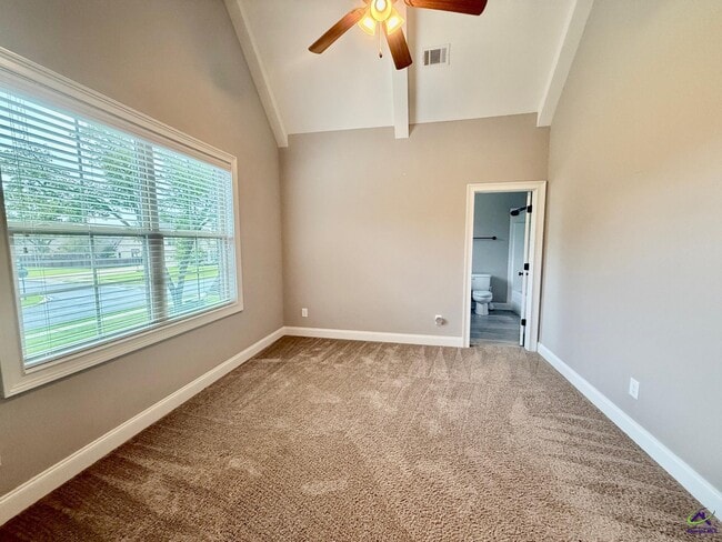 Building Photo - 400 Southern Wds Trl