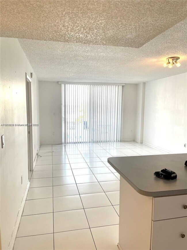 Building Photo - 345 Ocean Dr
