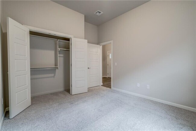 Building Photo - 6601 NW 150th Terrace