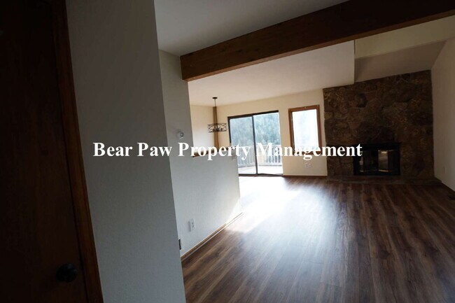 Building Photo - Cute Condo in North Evergreen!