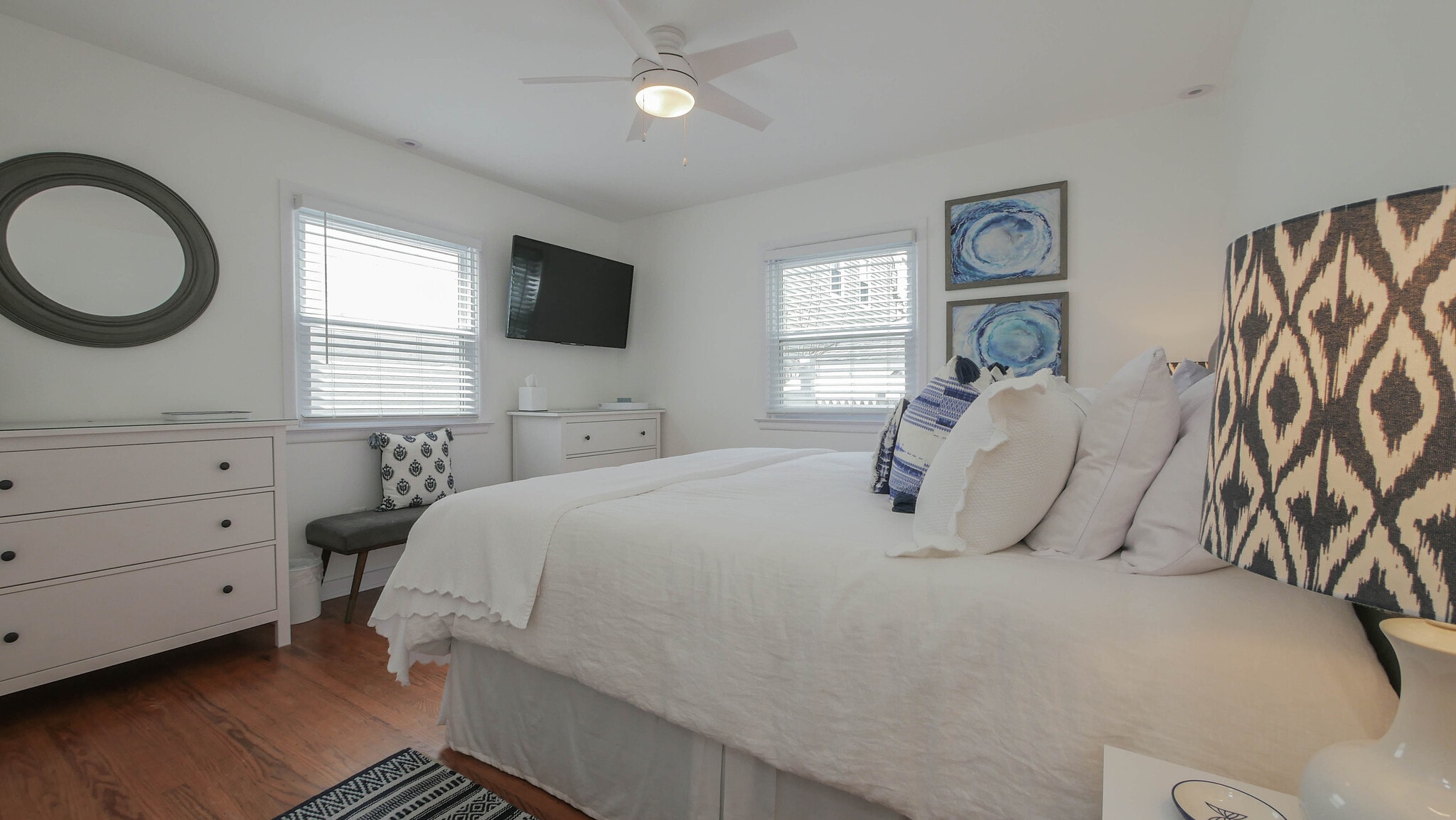 Building Photo - 12 N Delavan Ave