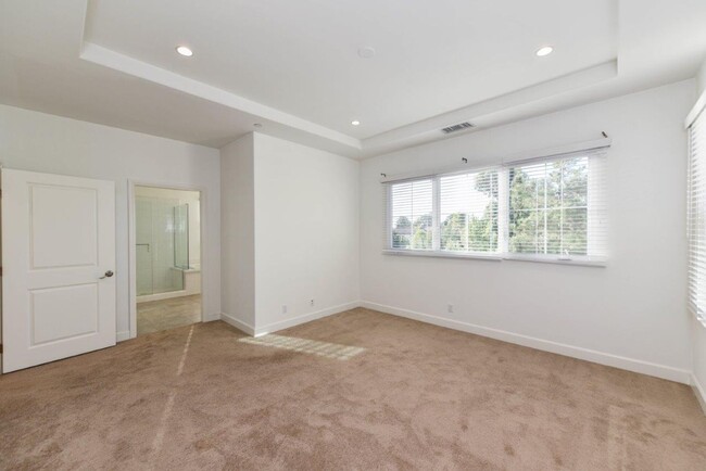 Building Photo - Irvine Single Family house 4bd/3ba Eastwoo...