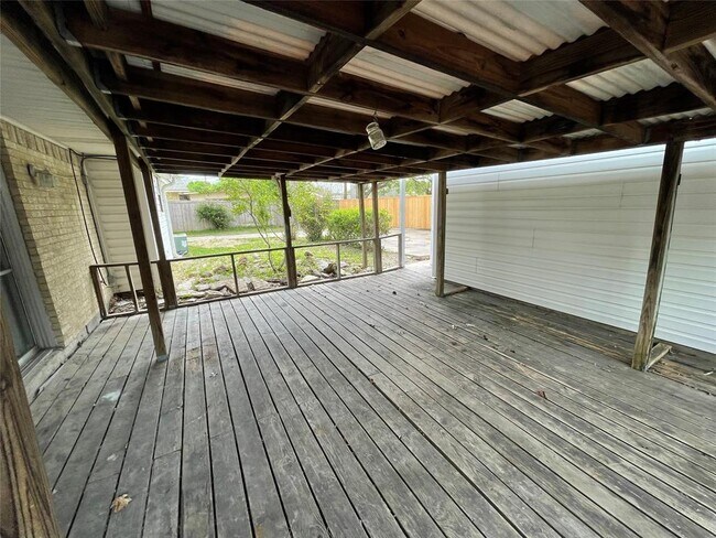 Building Photo - 1008 Wake Dr