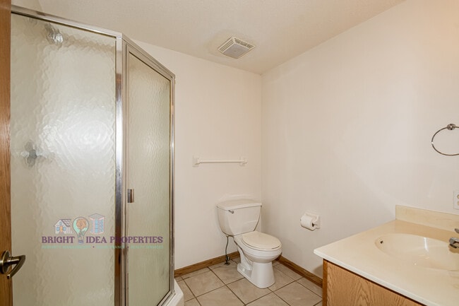 Building Photo - 2737 Douglas Dr N