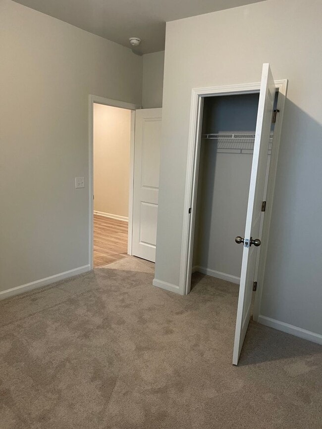 Building Photo - 4 bed 2 bath home in Heartwood!