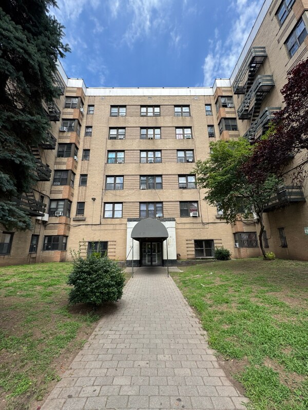 Building Photo - 25 Van Velsor Pl