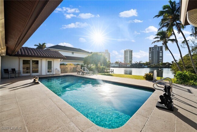 Building Photo - 319 Pirates Bight