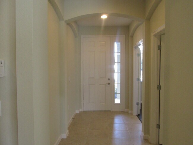 Building Photo - 2404 Sabastian St