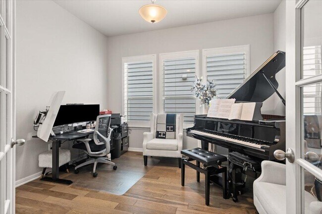 Building Photo - 11901 Deering Pl