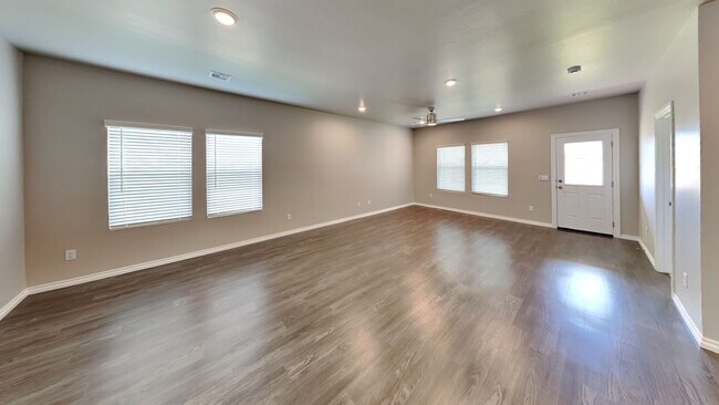 Building Photo - Very Nice 4 Bedroom 2 1/2 Bath in Yukon Schools + an office + bonus room