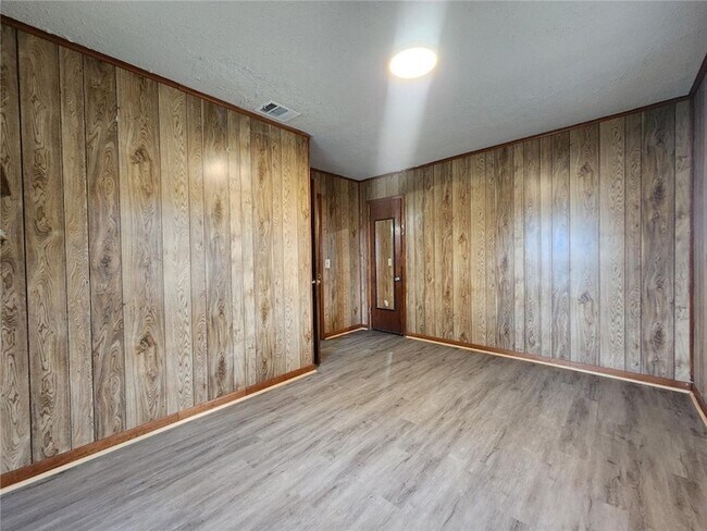 Building Photo - 803 N Oneal St