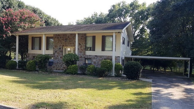 Primary Photo - Large Home with Beautiful Mountain Views