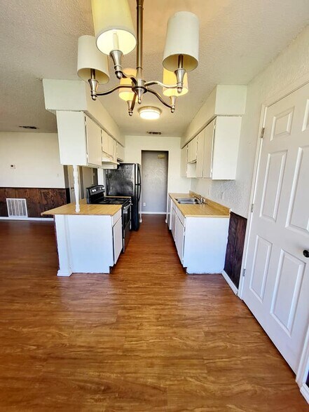 Building Photo - 4016 Eastridge Dr