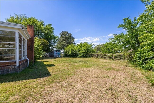 Building Photo - 414 Shoreline Dr