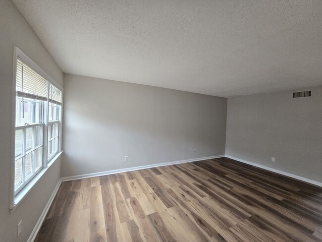 Building Photo - 2 Bedroom Townhome available for rent in Charlotte NC